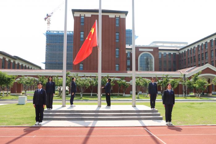 国旗下的世恒 | 小满扬帆季，青春奋进时 